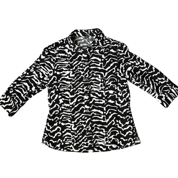 5/$25 East 5th linen blend black and white animal like print blouse size medium - Picture 4 of 11